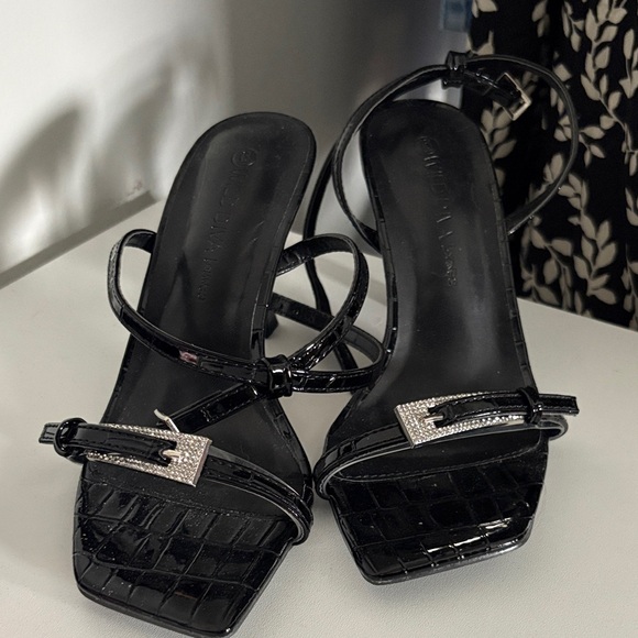 Elegant Black Strappy Heels - Picture 8 of 8